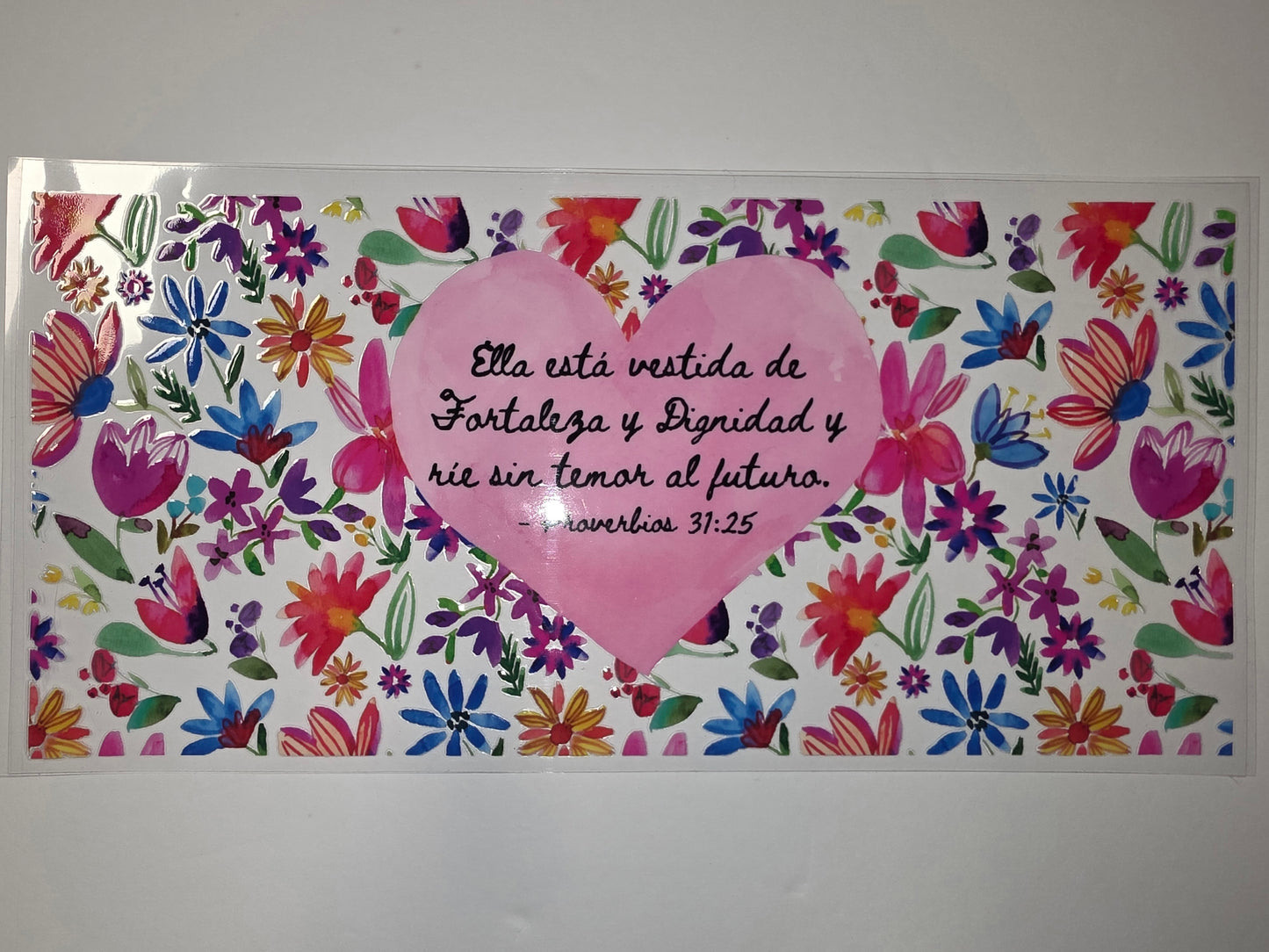Floral Heart Tumbler Wrap - "Ella está vestida de Fortaleza y Dignidad" - Proverbs 31:25